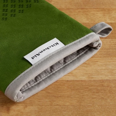 KITCHENAID Asteroid Oven Mitt 2-Pack Set, Matcha Green, 7"x12.5" 4 KITCHENAID Asteroid Oven Mitt 2-Pack Set, Matcha Green, 7"x12.5" - Image 2