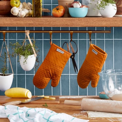 KITCHENAID Asteroid Oven Mitt 2-Pack Set, Honey Orange, 7"x12.5" 4 KITCHENAID Asteroid Oven Mitt 2-Pack Set, Honey Orange, 7"x12.5" - Image 2